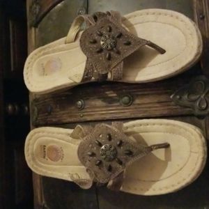 EARTH  SPIRIT  SANDLES  SIZE 9